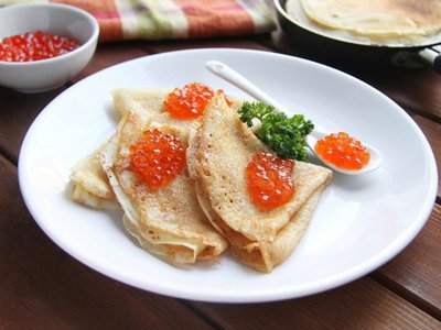 Блинчики с красной икрой